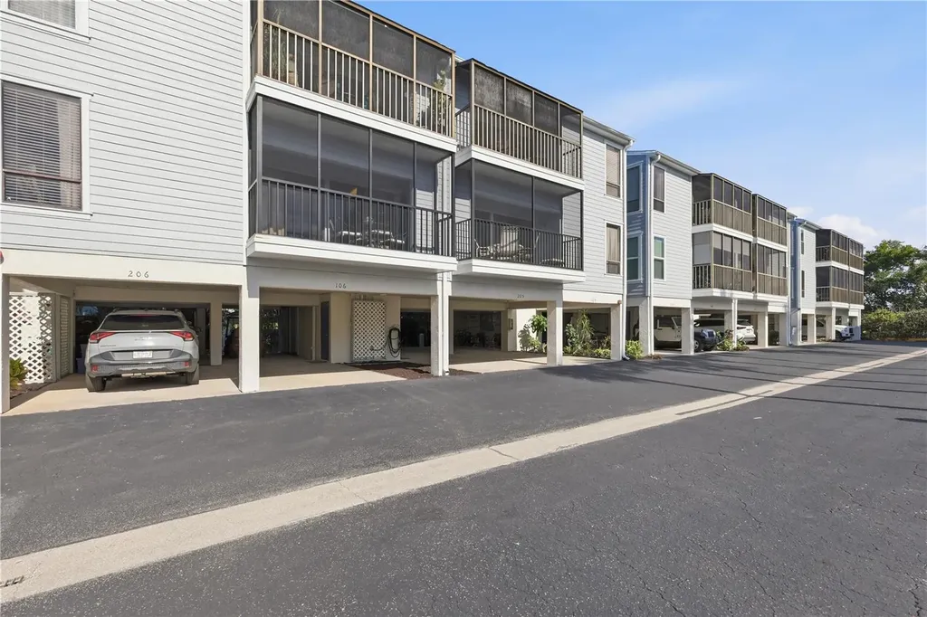 3601 E Bay Drive Holmes Beach FL 34217