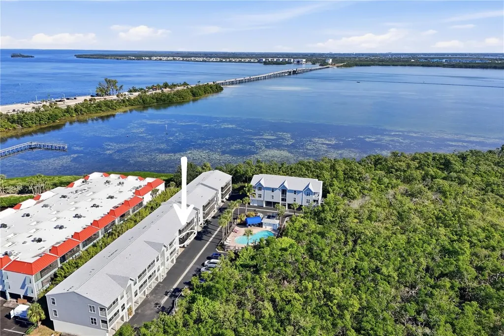 3601 E Bay Drive Holmes Beach FL 34217