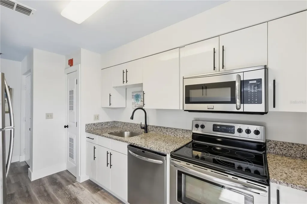 3601 E Bay Drive Holmes Beach FL 34217