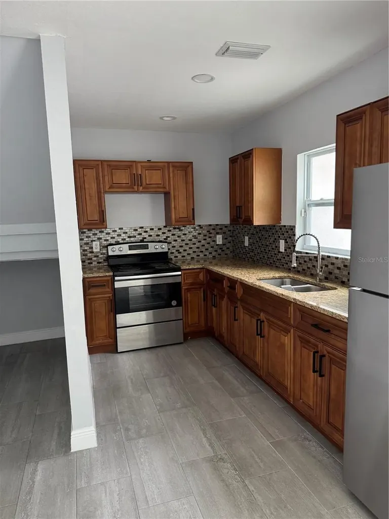 208-210-212 Elizabeth Avenue Clearwater FL 33759