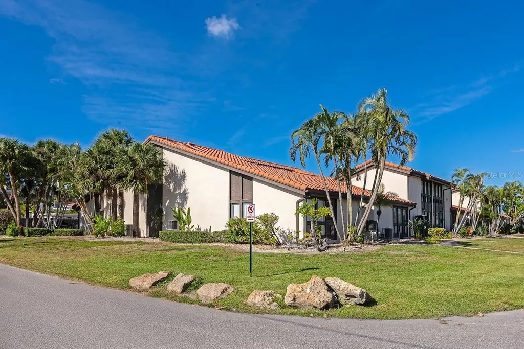 800 S Blvd Of The Presidents Sarasota FL 34236