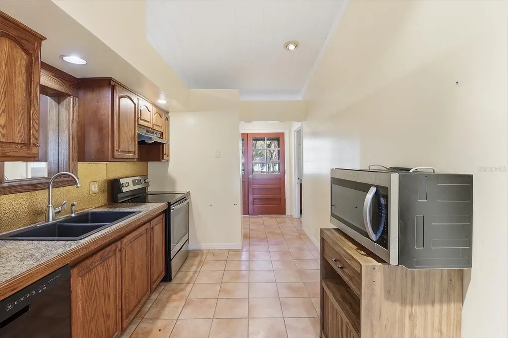 11 Patricia Road Yankeetown FL 34498