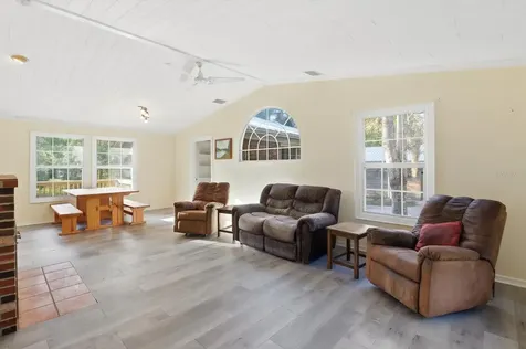 11 Patricia Road Yankeetown FL 34498