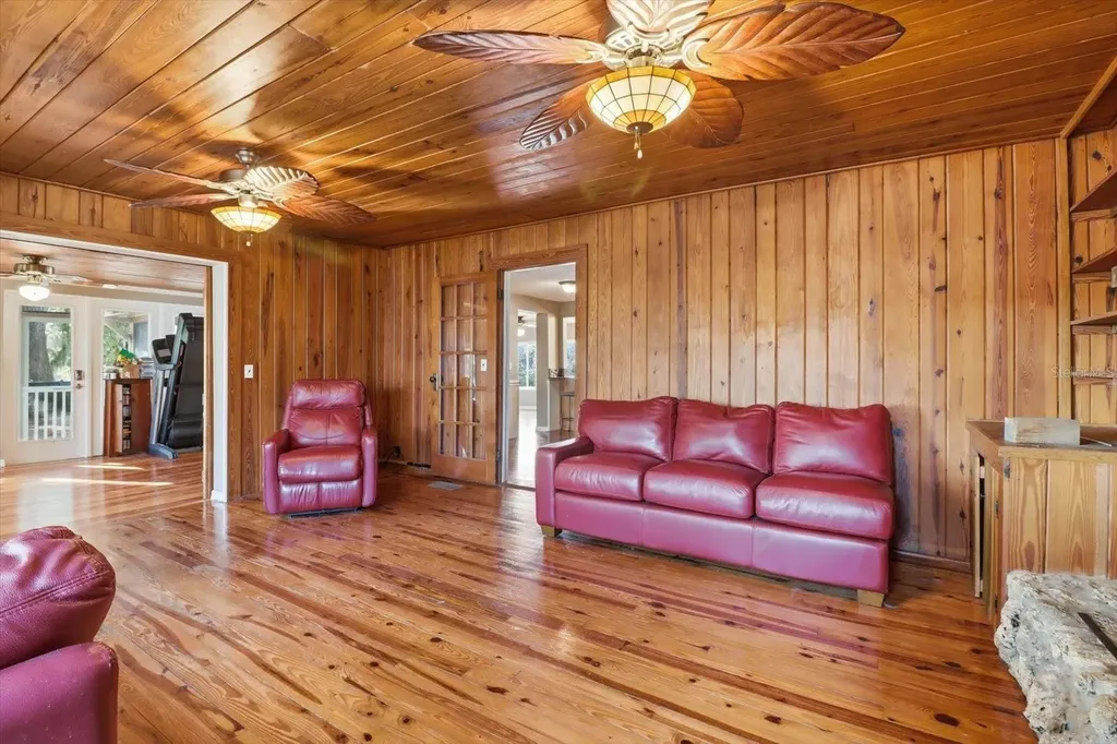 5415 Riverside Drive Yankeetown FL 34498