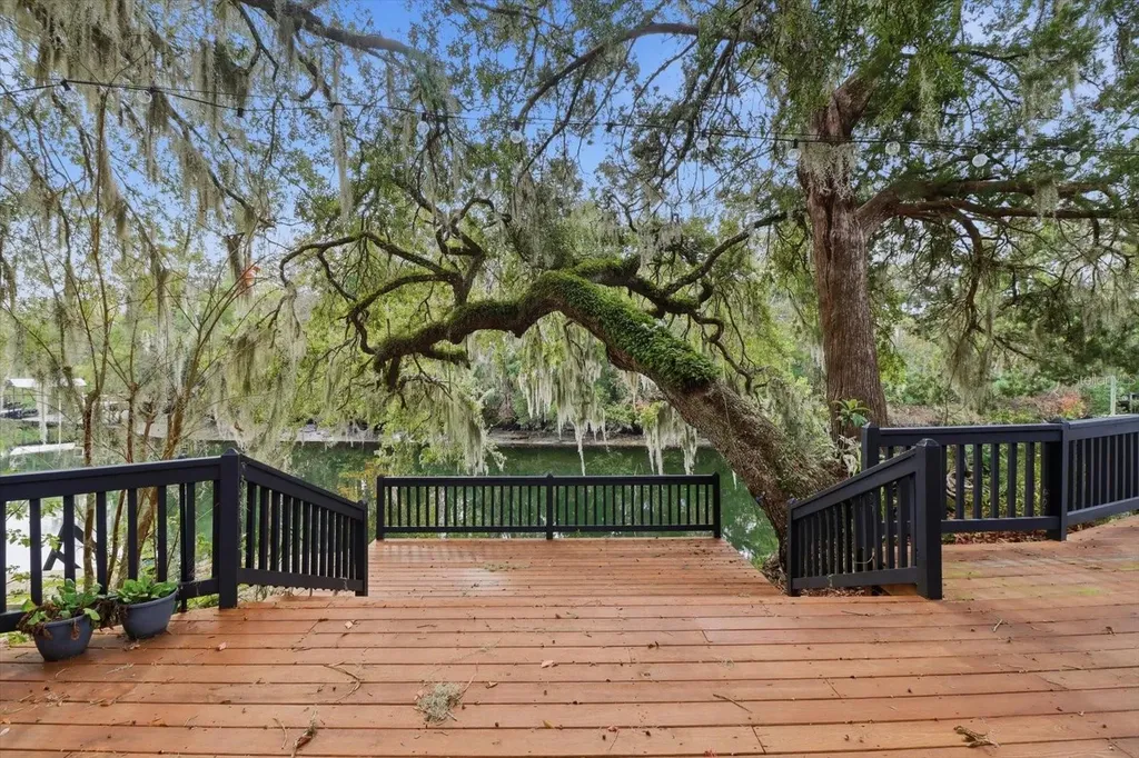 5415 Riverside Drive Yankeetown FL 34498