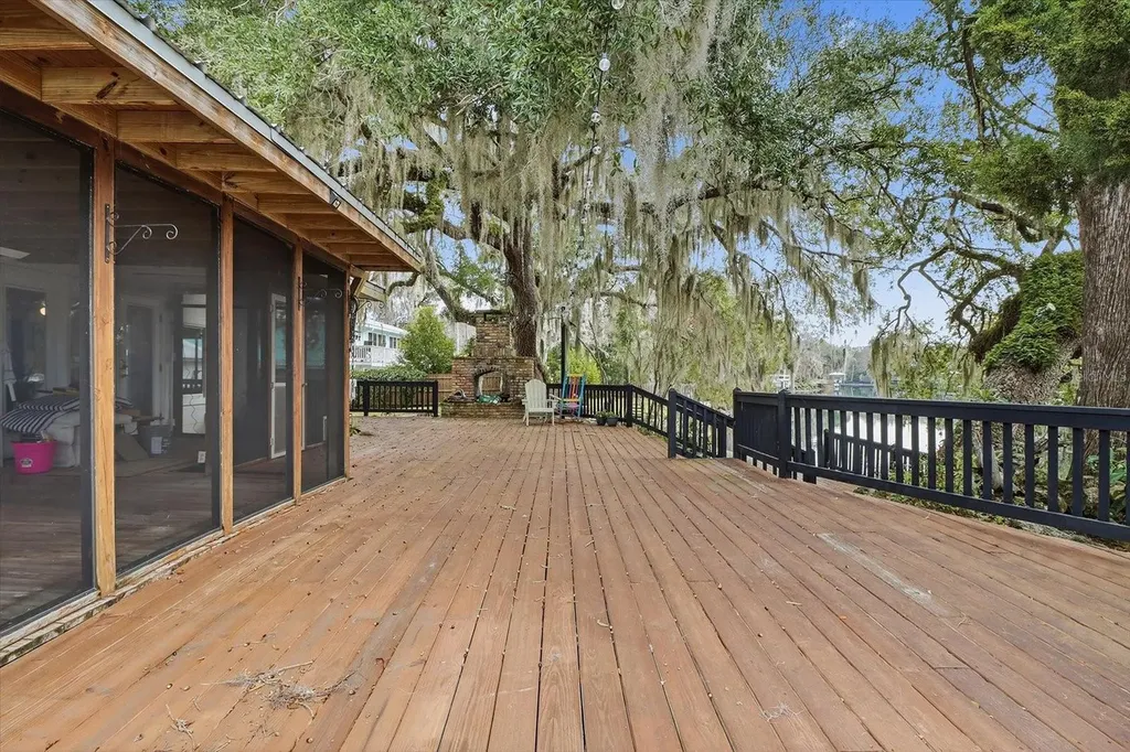 5415 Riverside Drive Yankeetown FL 34498