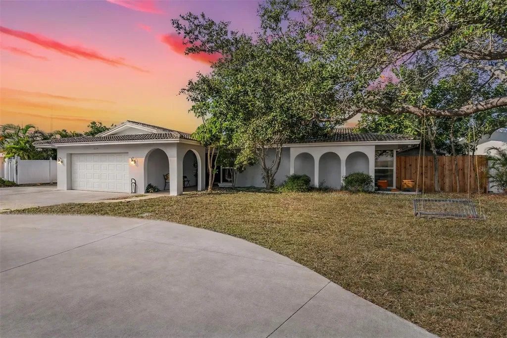 1854 Dolphin Boulevard S St Petersburg FL 33707
