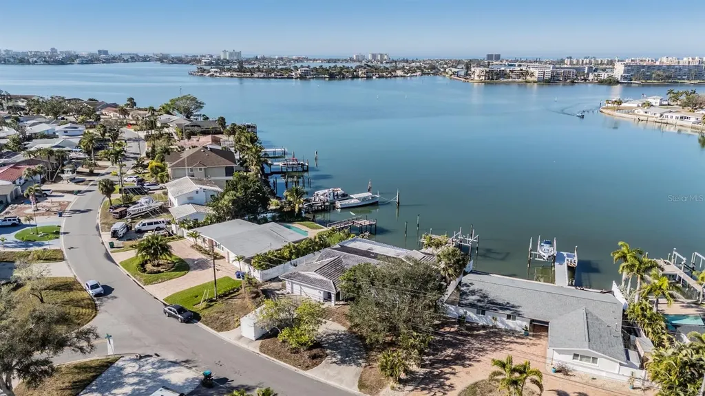 1854 Dolphin Boulevard S St Petersburg FL 33707