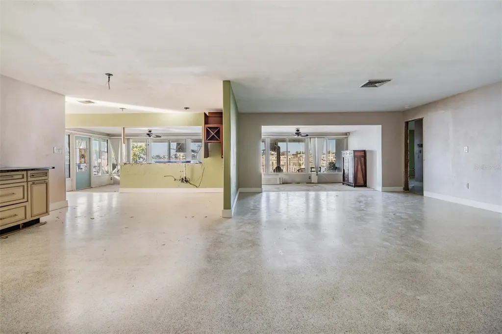 1854 Dolphin Boulevard S St Petersburg FL 33707