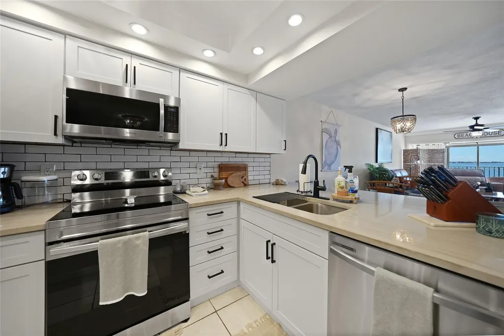 1591 Beach Road Englewood FL 34223