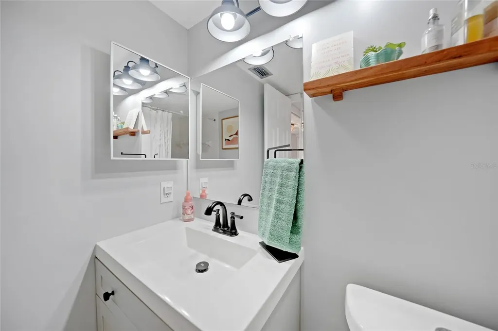 1591 Beach Road Englewood FL 34223