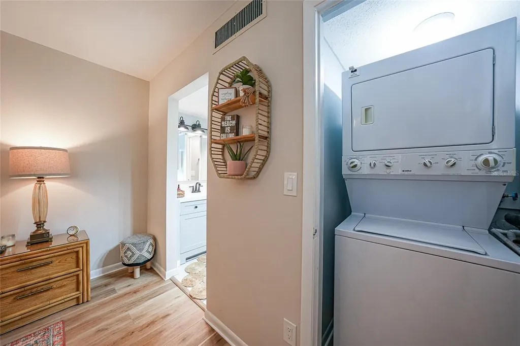 1591 Beach Road Englewood FL 34223