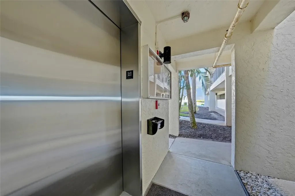 1591 Beach Road Englewood FL 34223