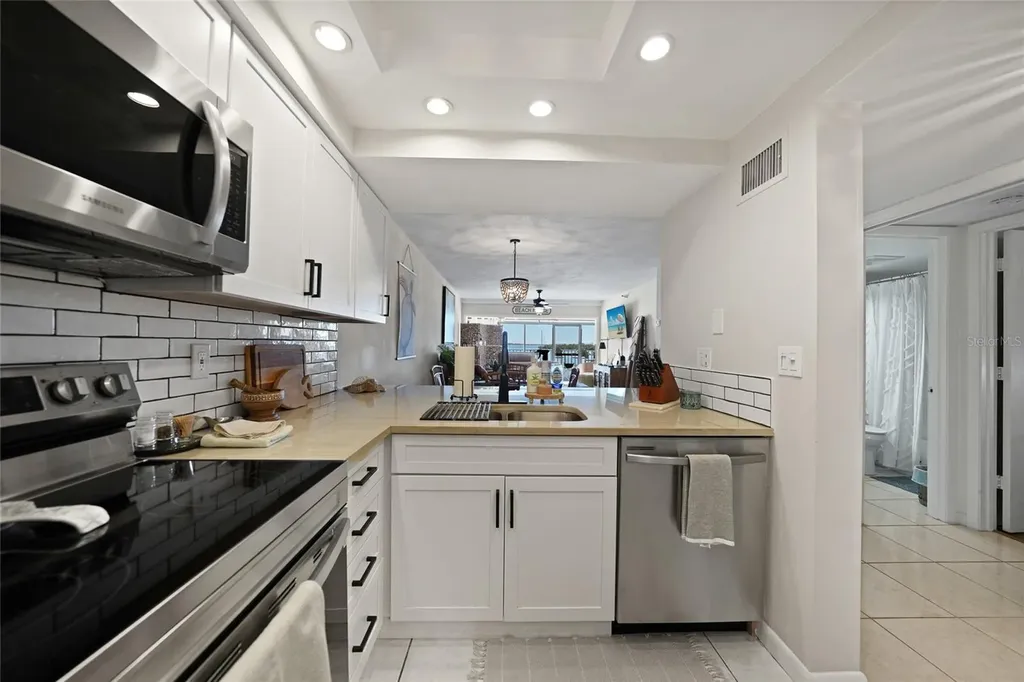 1591 Beach Road Englewood FL 34223