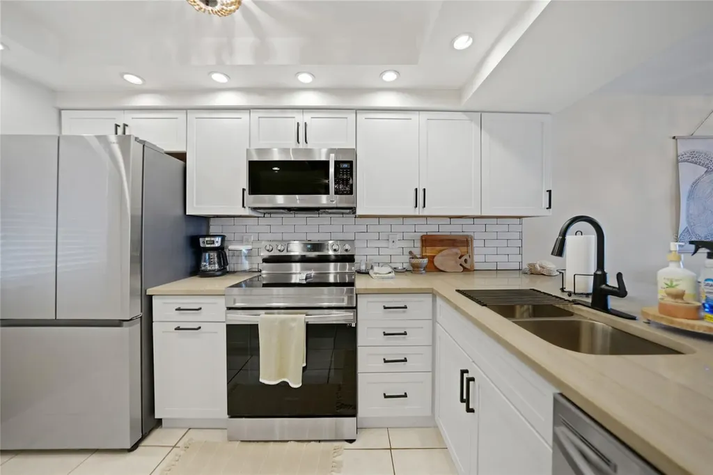 1591 Beach Road Englewood FL 34223