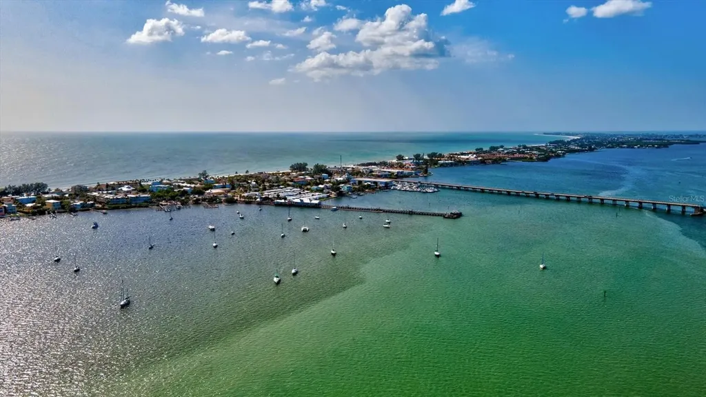 11203 2nd Avenue E Bradenton FL 34212