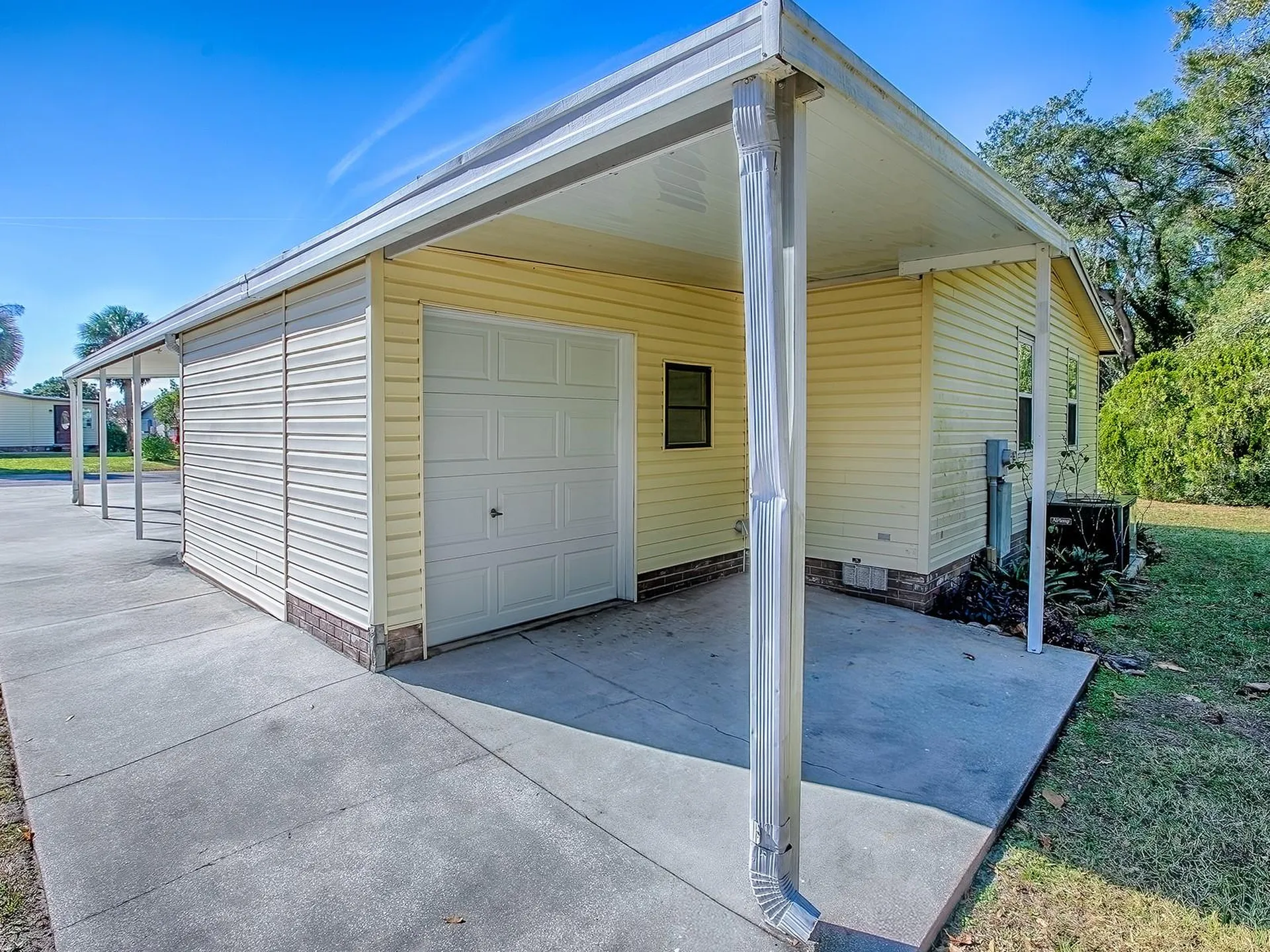 518 Saint Andrews Boulevard Lady Lake FL 32159