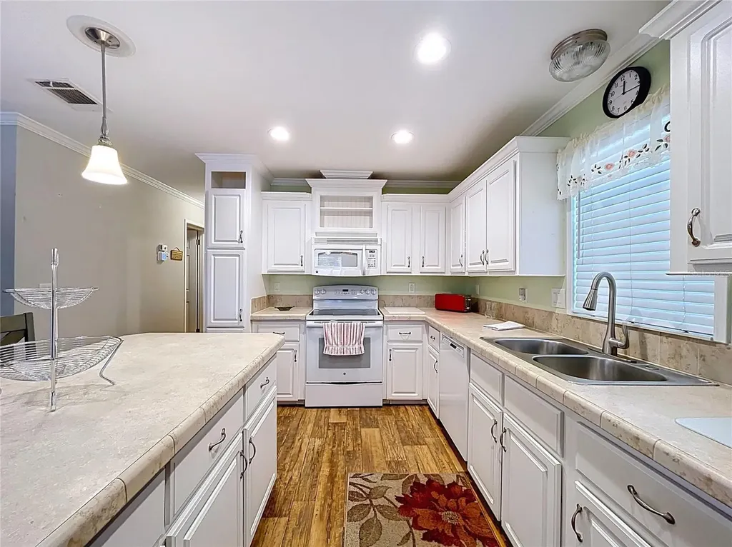 604 49th E Avenue E Bradenton FL 34203