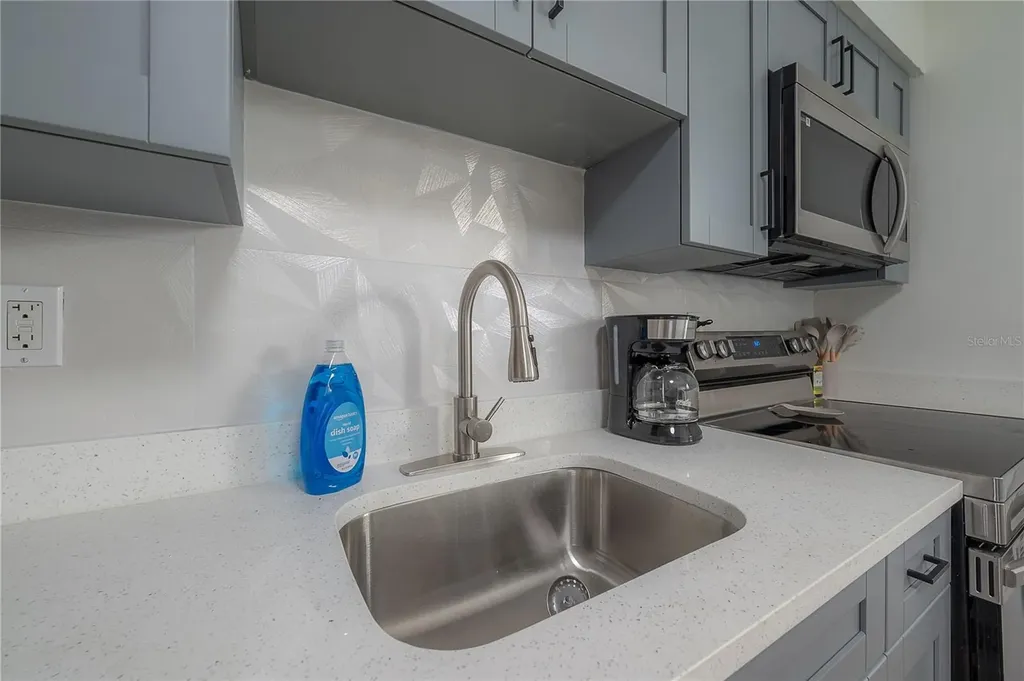 6908 S Macdill Avenue Tampa FL 33611
