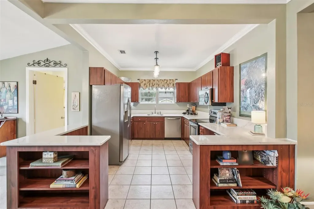 501 32nd Avenue N St Petersburg FL 33704