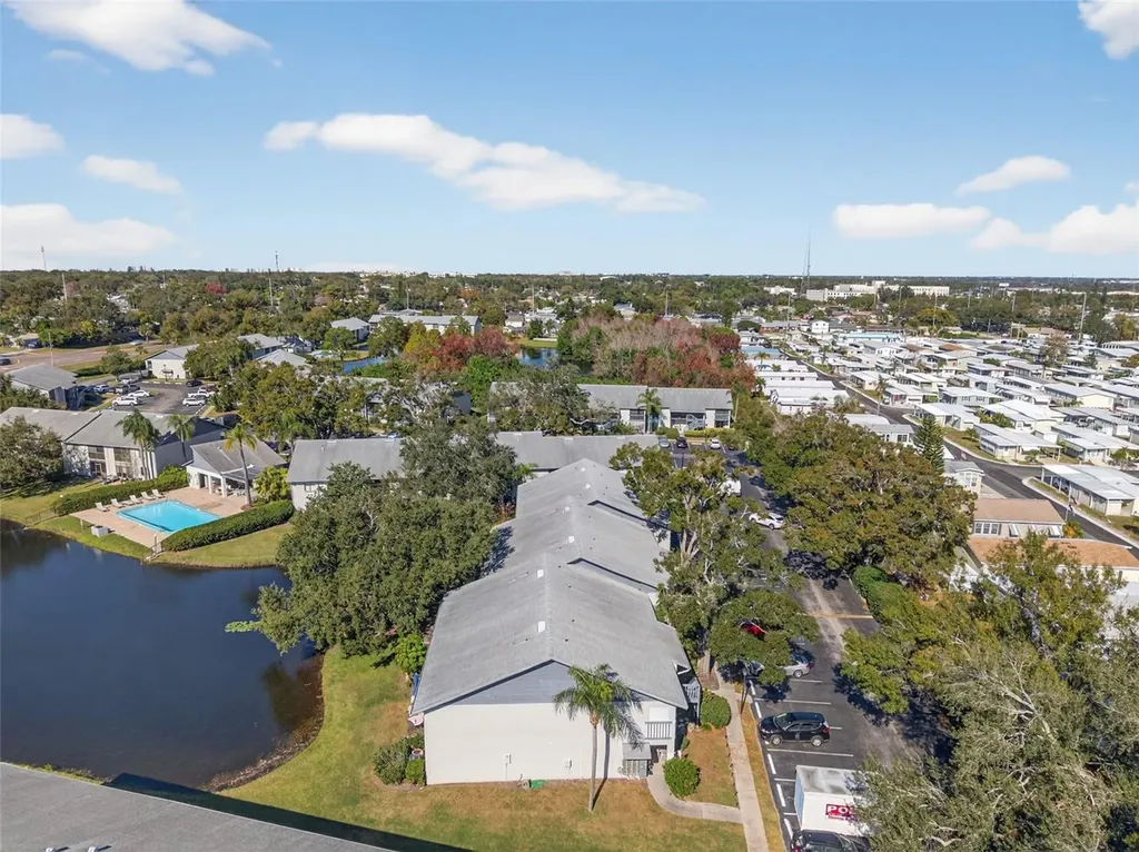 484 Santa Cruz Place NE St Petersburg FL 33703
