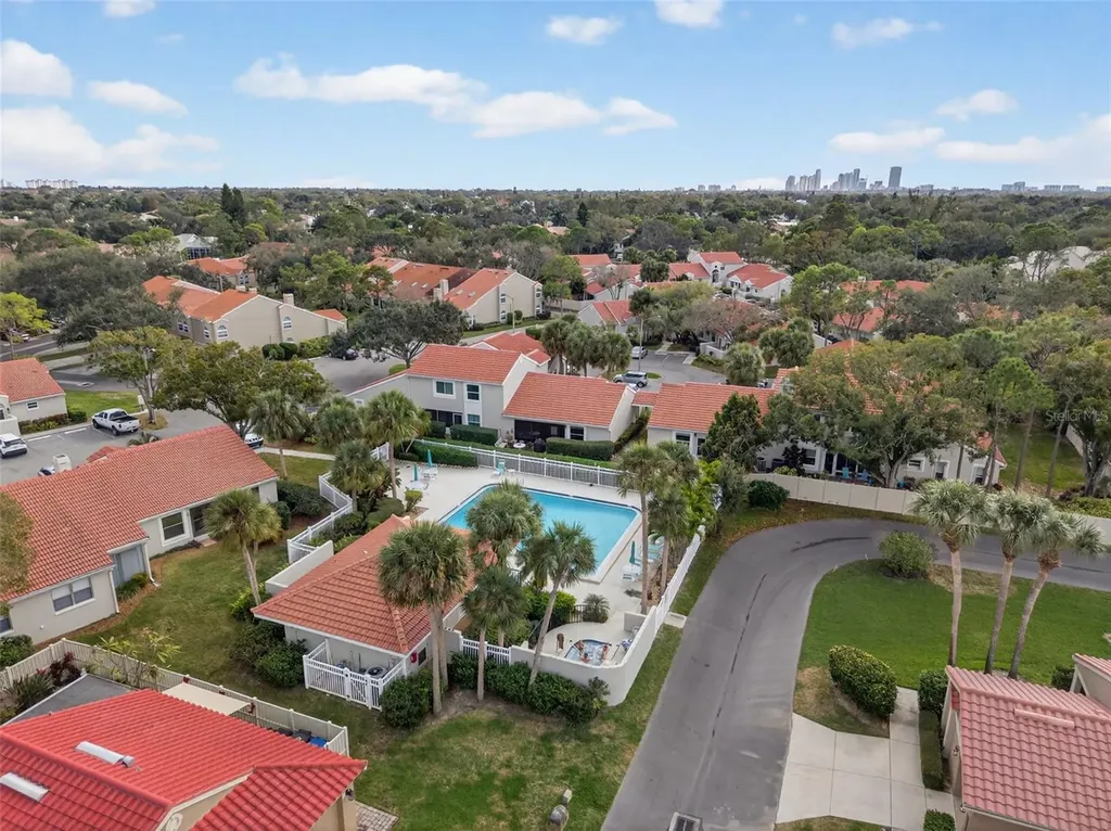 484 Santa Cruz Place NE St Petersburg FL 33703