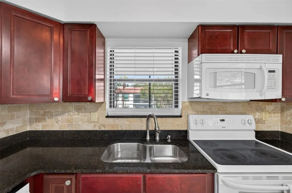484 Santa Cruz Place NE St Petersburg FL 33703