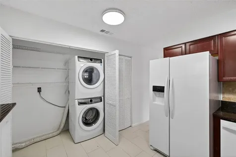 484 Santa Cruz Place NE St Petersburg FL 33703
