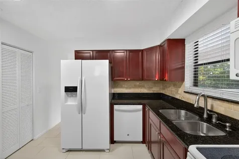484 Santa Cruz Place NE St Petersburg FL 33703