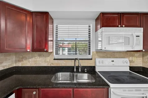 484 Santa Cruz Place NE St Petersburg FL 33703