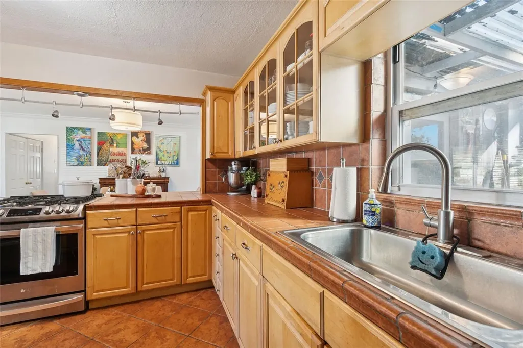 6260 23rd Terrace N St Petersburg FL 33710