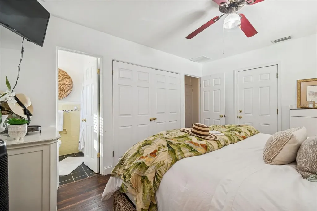 6260 23rd Terrace N St Petersburg FL 33710