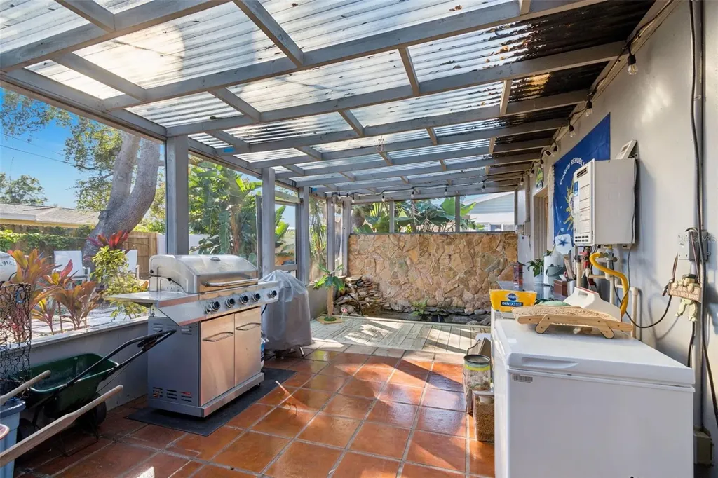 6260 23rd Terrace N St Petersburg FL 33710