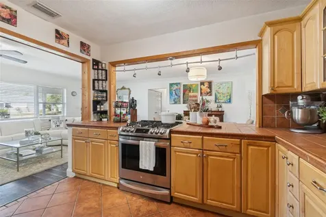 6260 23rd Terrace N St Petersburg FL 33710