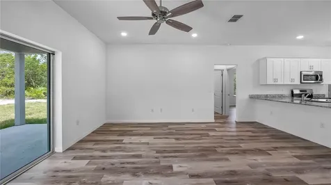 40415 W Eighth Avenue Umatilla FL 32784