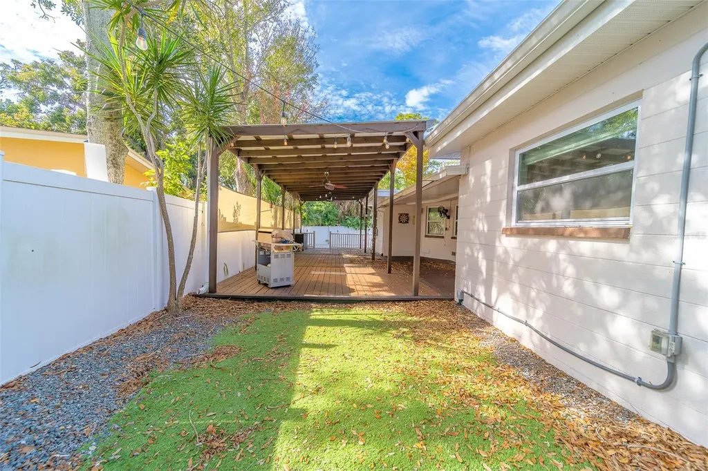 11146 51st Avenue N St Petersburg FL 33708