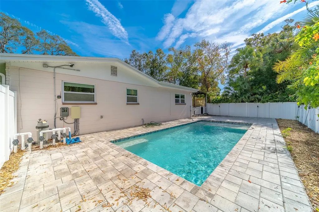 11146 51st Avenue N St Petersburg FL 33708