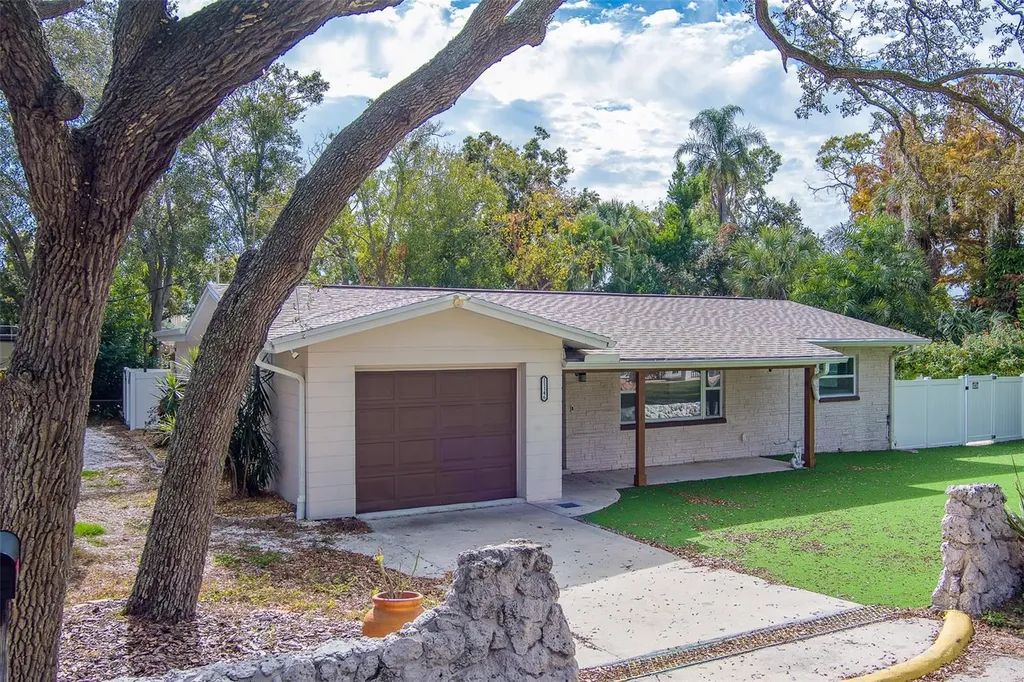 11146 51st Avenue N St Petersburg FL 33708