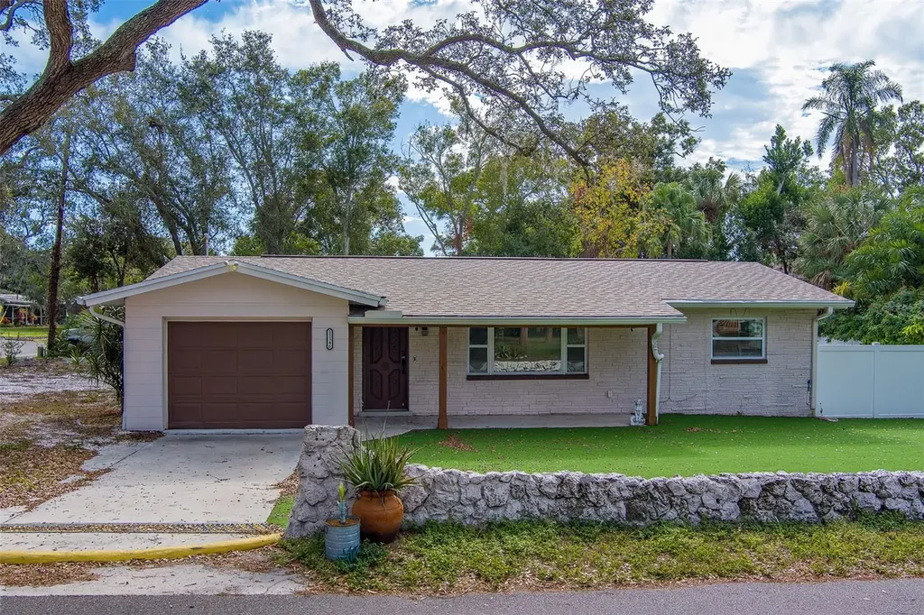 11146 51st Avenue N St Petersburg FL 33708