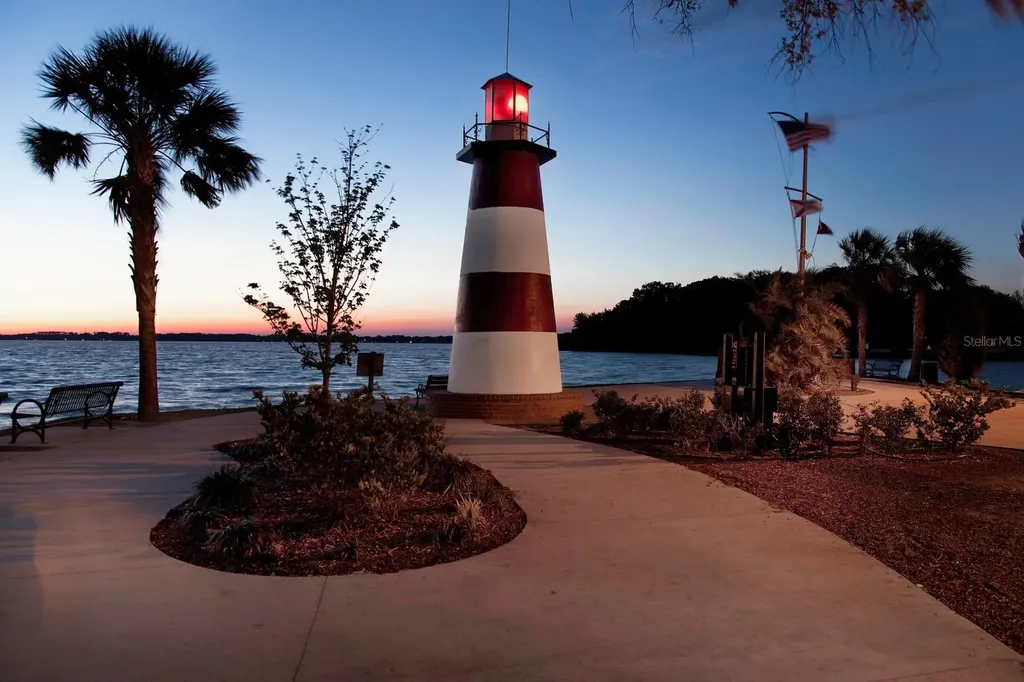 936 N Baker Street Mount Dora FL 32757