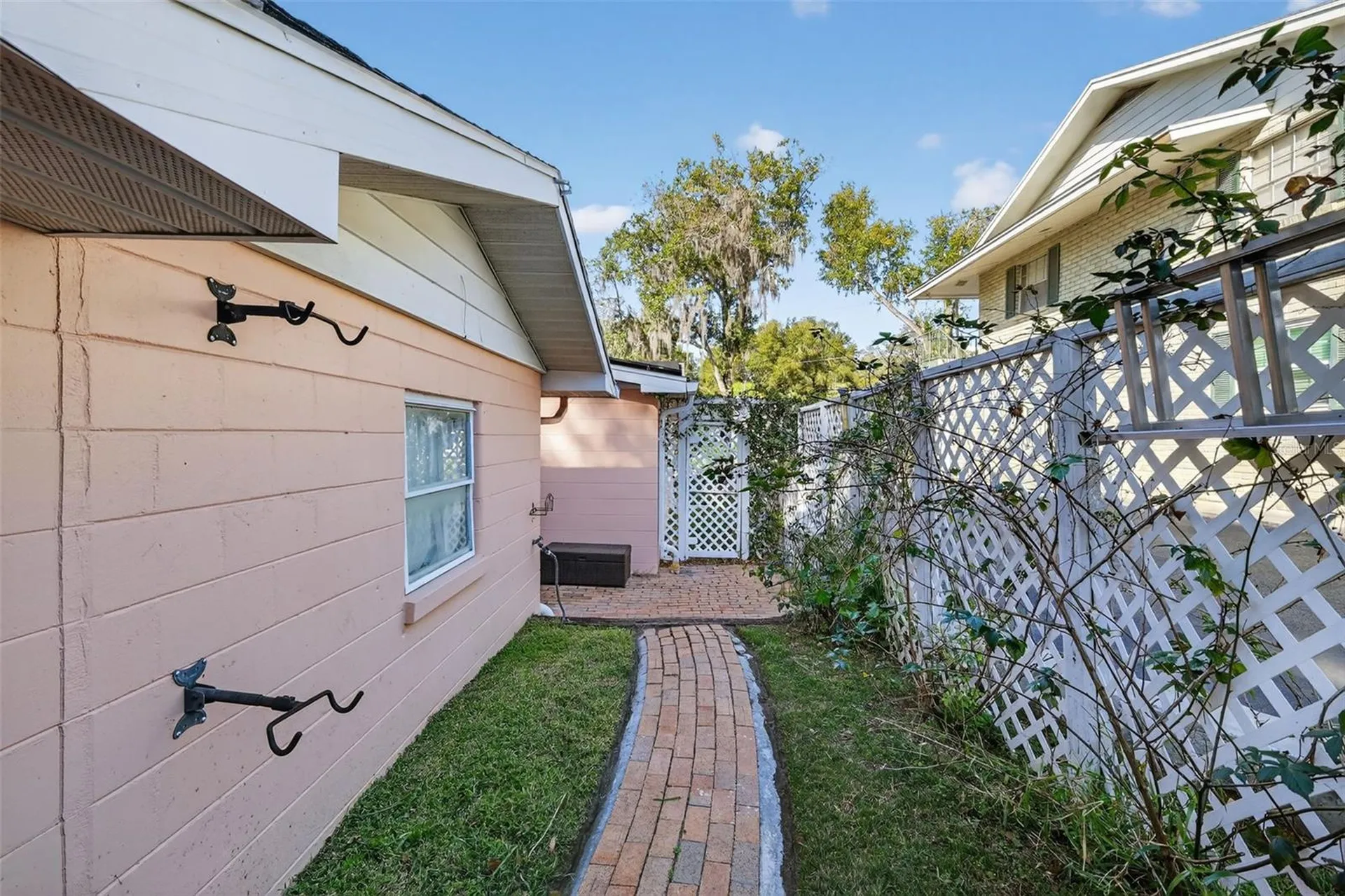 936 N Baker Street Mount Dora FL 32757