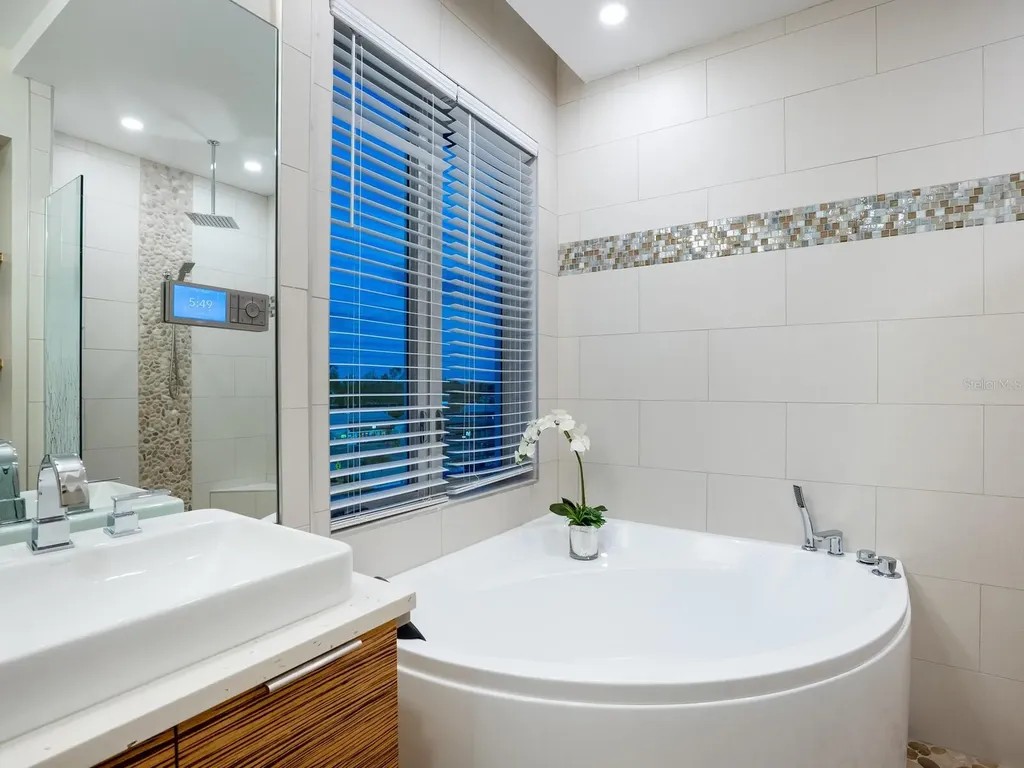 1140 Seaside Drive Siesta Key FL 34242