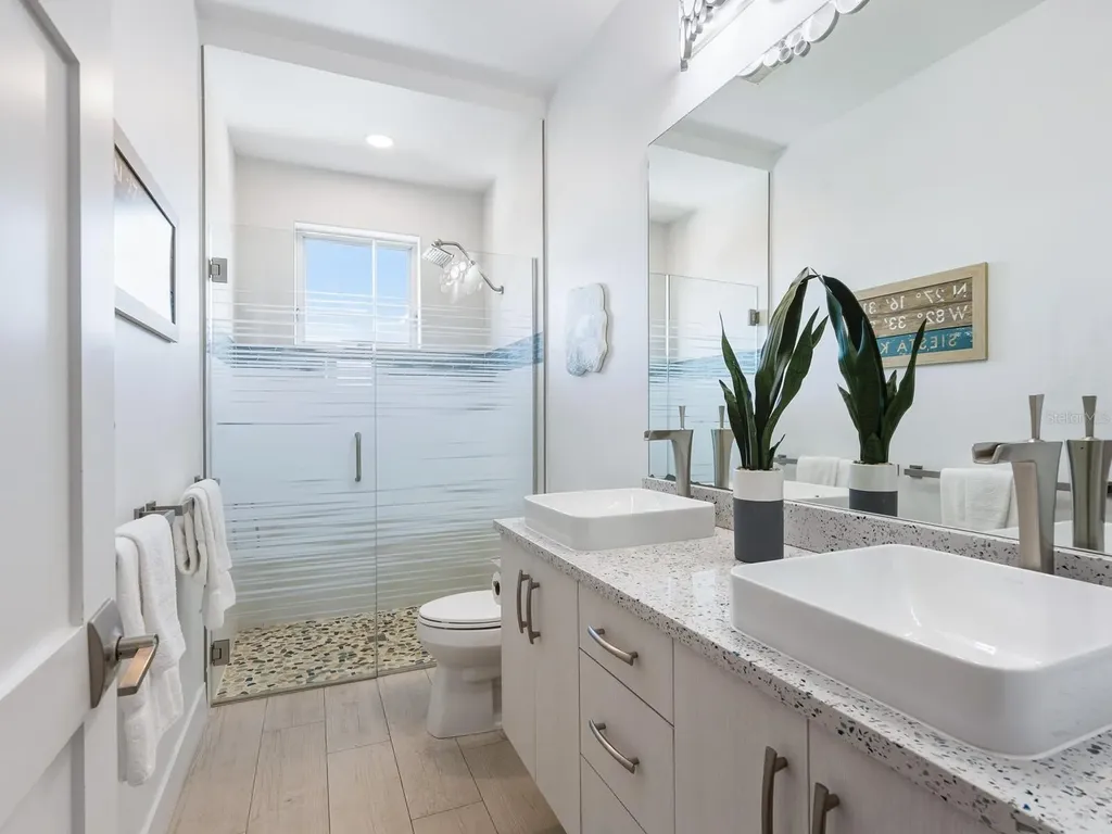 1140 Seaside Drive Siesta Key FL 34242
