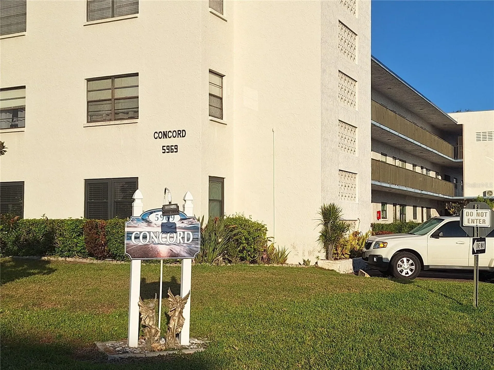 5969 Terrace Park Dr Drive N St Petersburg FL 33709