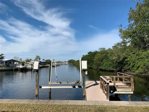 383 Mount Richmond Avenue NE St Petersburg FL 33702