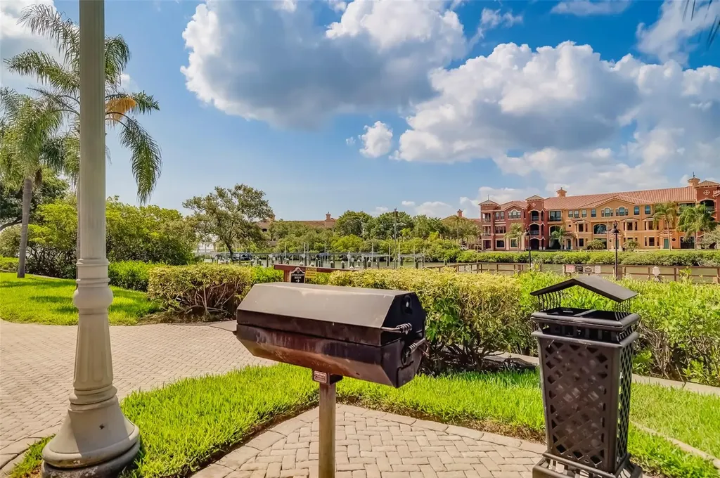 2741 Via Cipriani Clearwater FL 33764