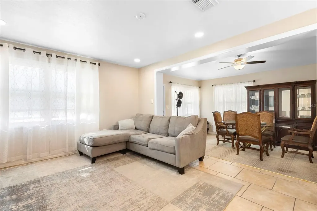 389 Park Avenue Orange City FL 32763