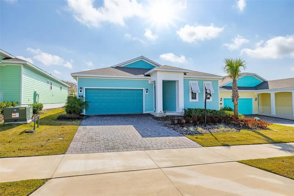 995 Fiesta Key Circle Lady Lake FL 32159