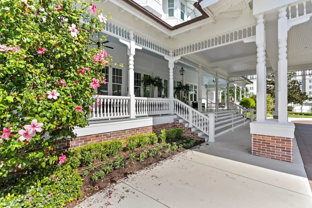 220 Belleview Boulevard Belleair FL 33756