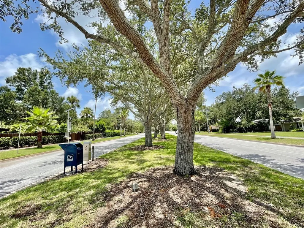220 Belleview Boulevard Belleair FL 33756